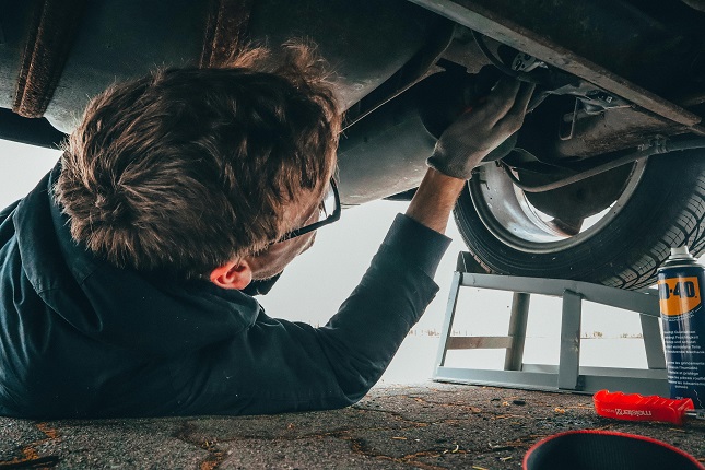 Making the Right Call: DIY vs. Professional Car Repairs
